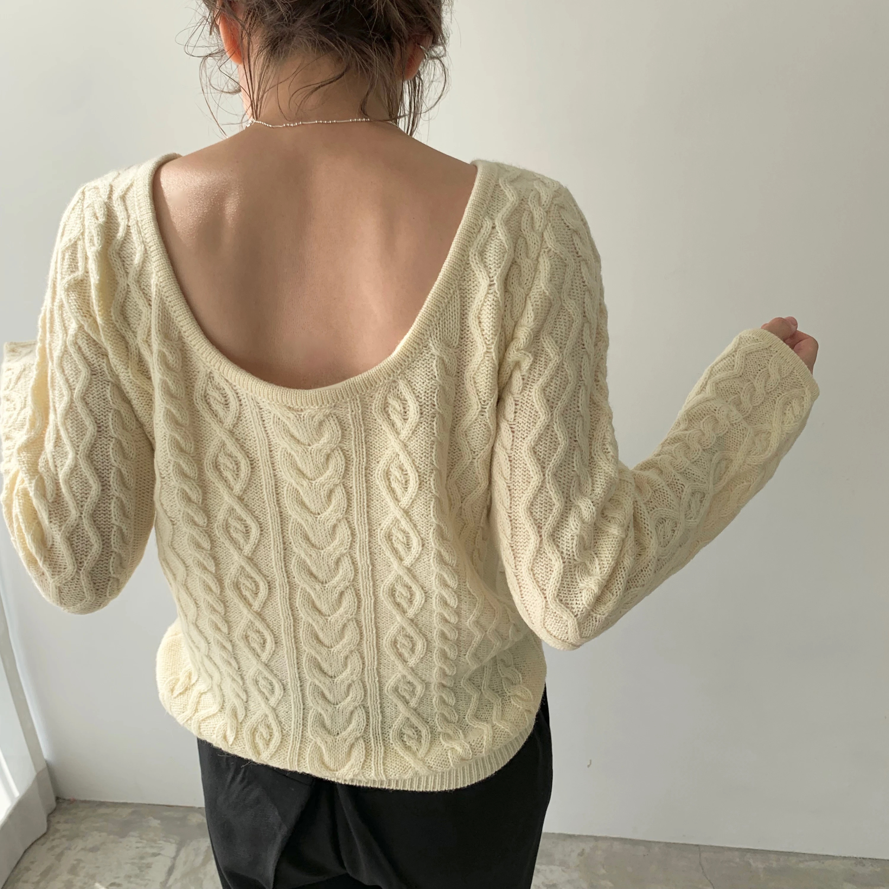 U back open full cable knit