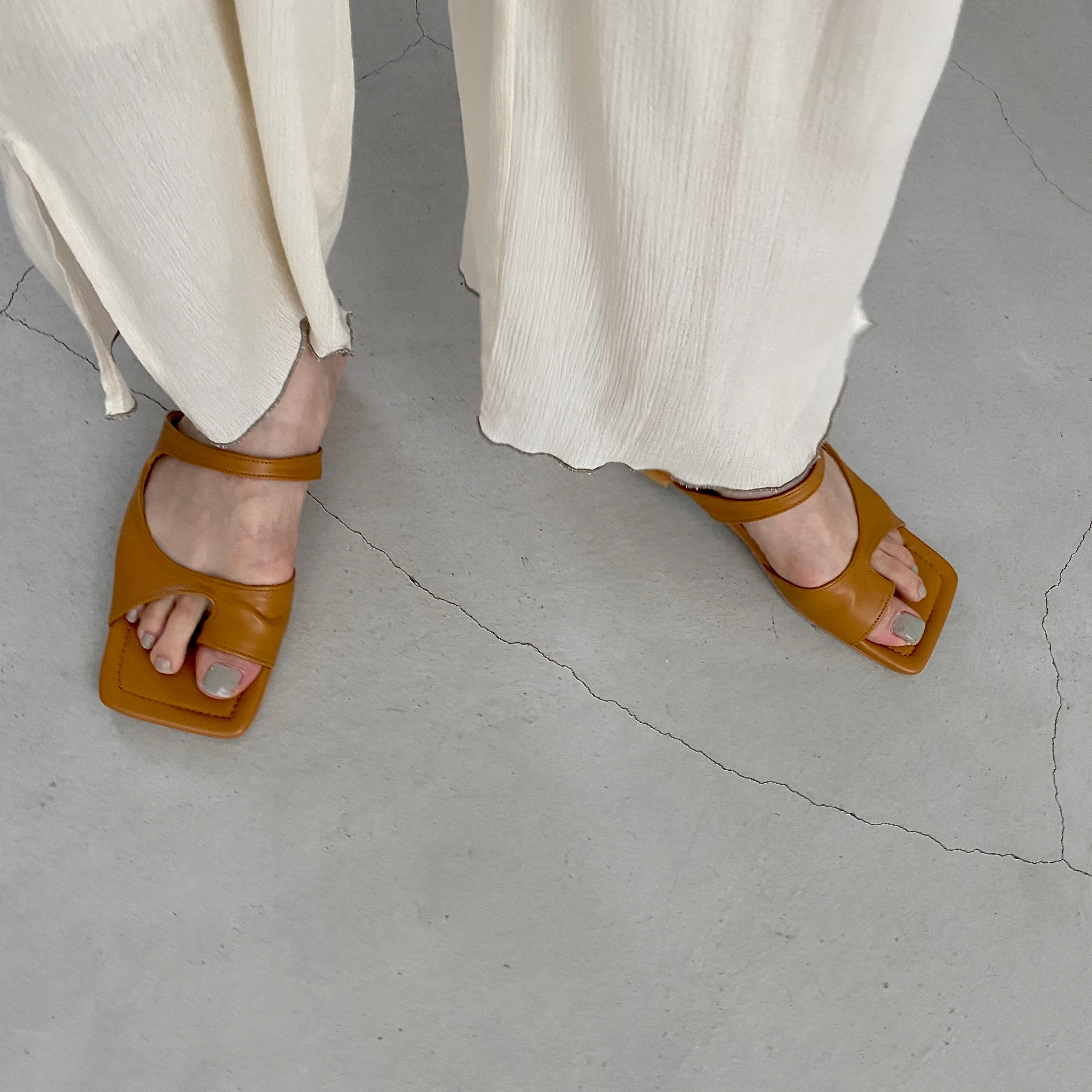 square toe double belt sandal / willfully（ウィルフリー）のshoes 