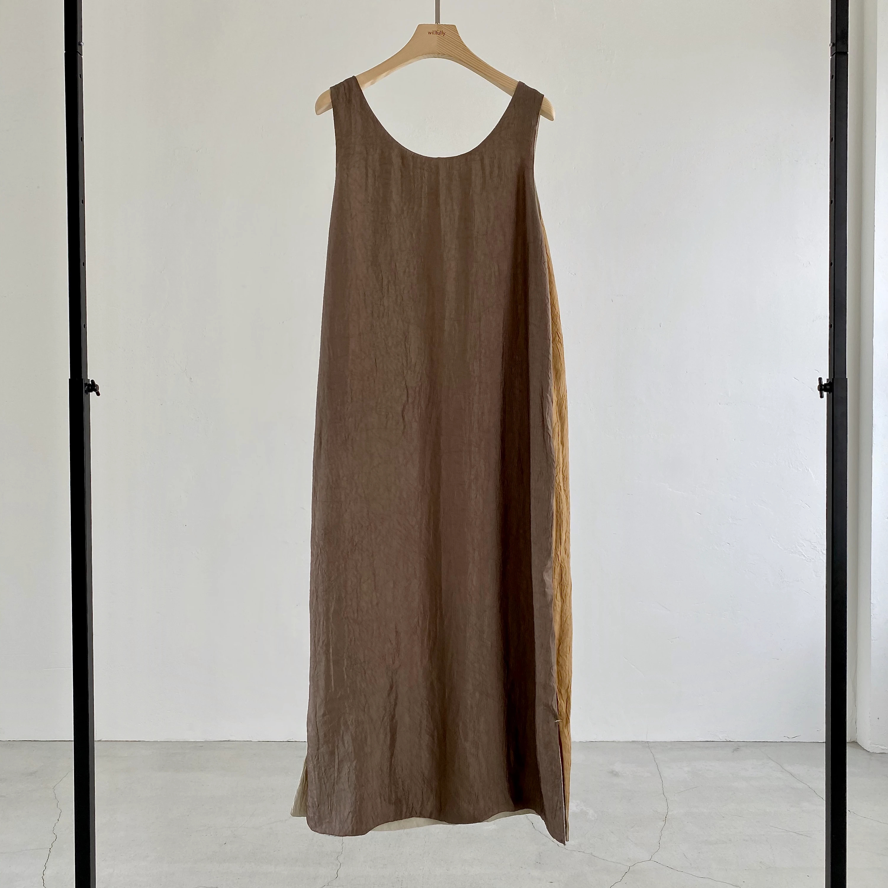 4way crinkle satin sleeveless OP / willfully（ウィルフリー）の