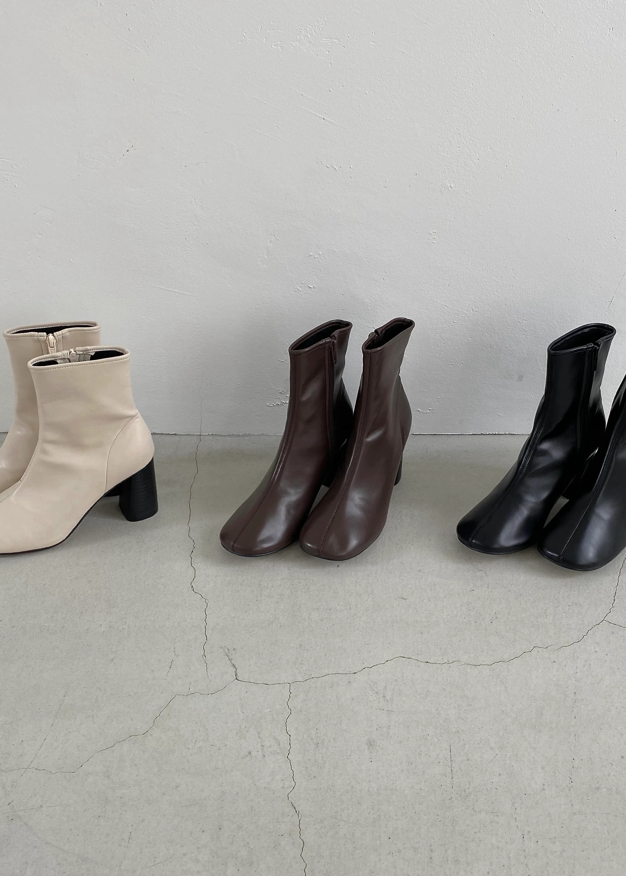 round toe bicolor heel boots