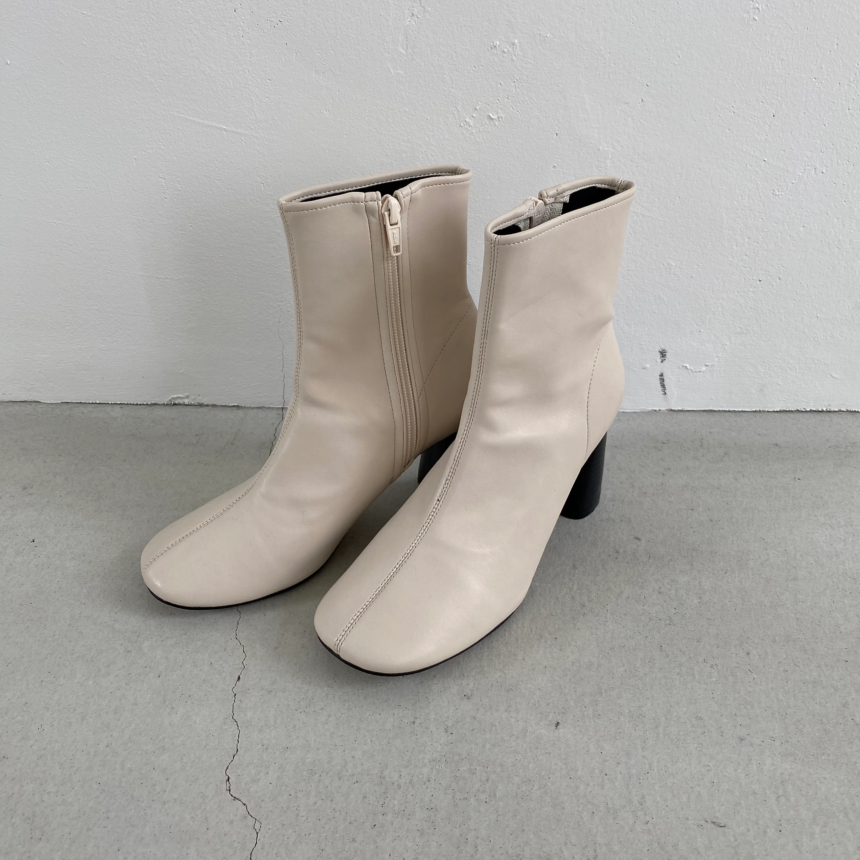 round toe bicolor heel boots / willfully（ウィルフリー）のshoes 