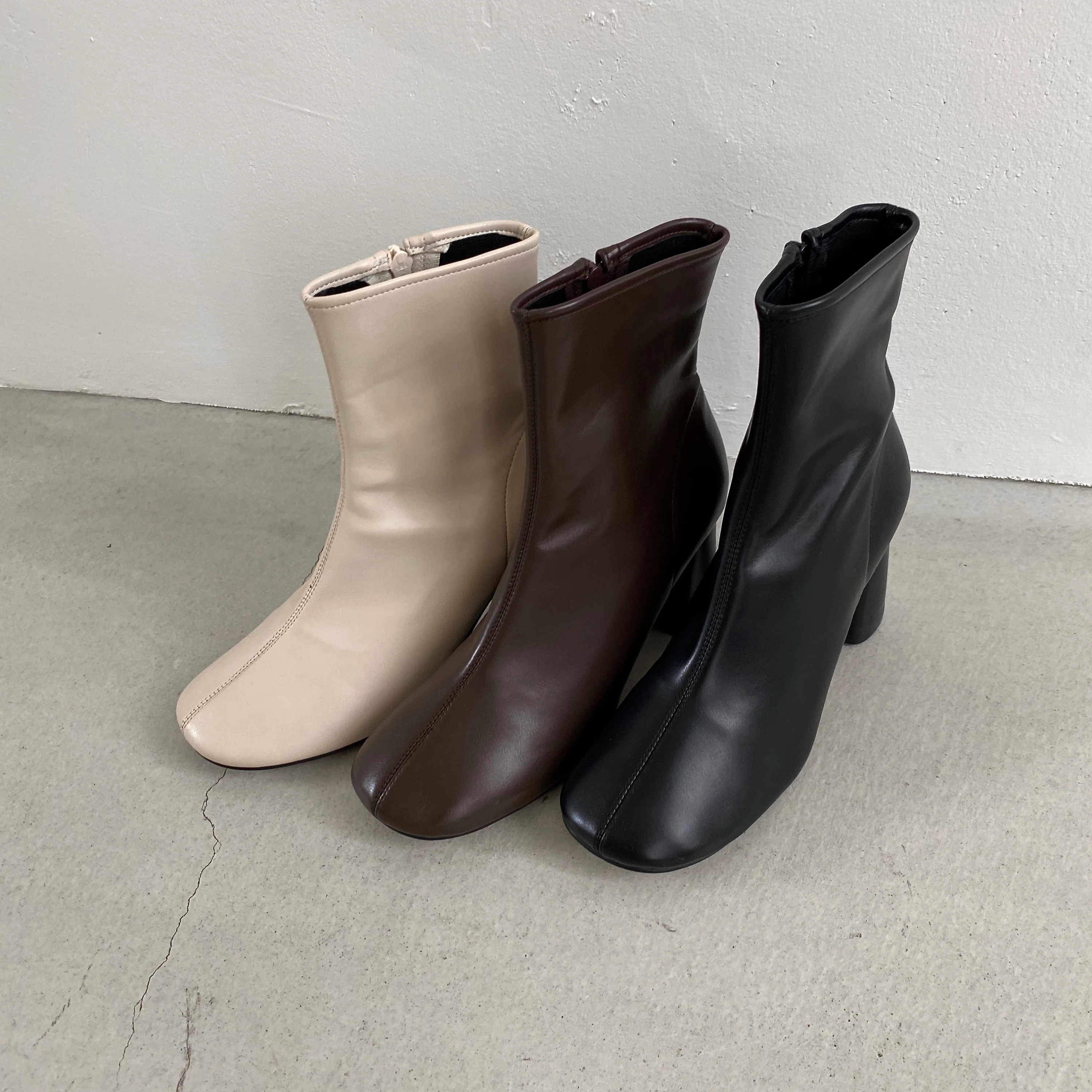 round toe bicolor heel boots