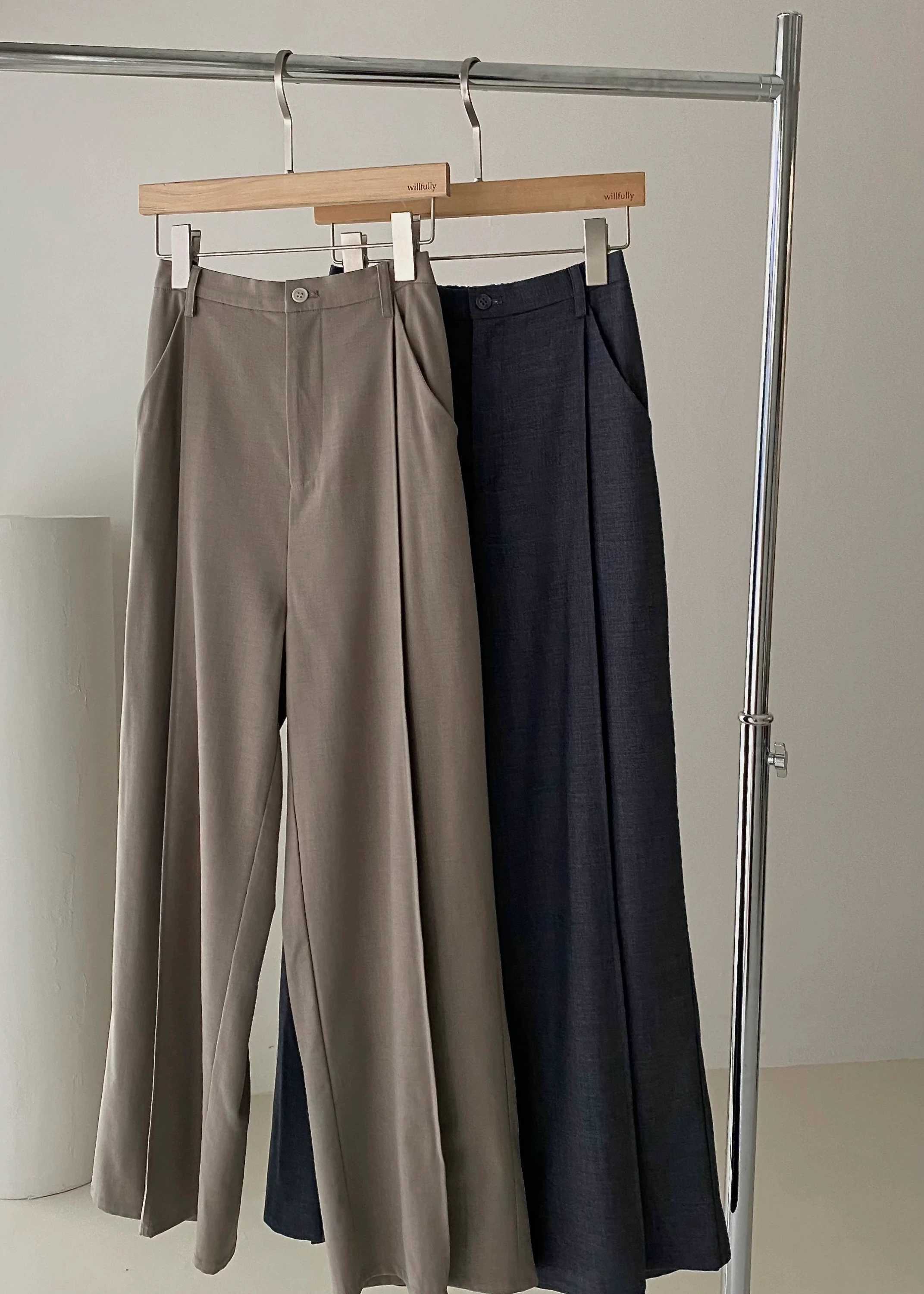 deep tuck saxony wide PT / willfully（ウィルフリー）のpants通販 ...