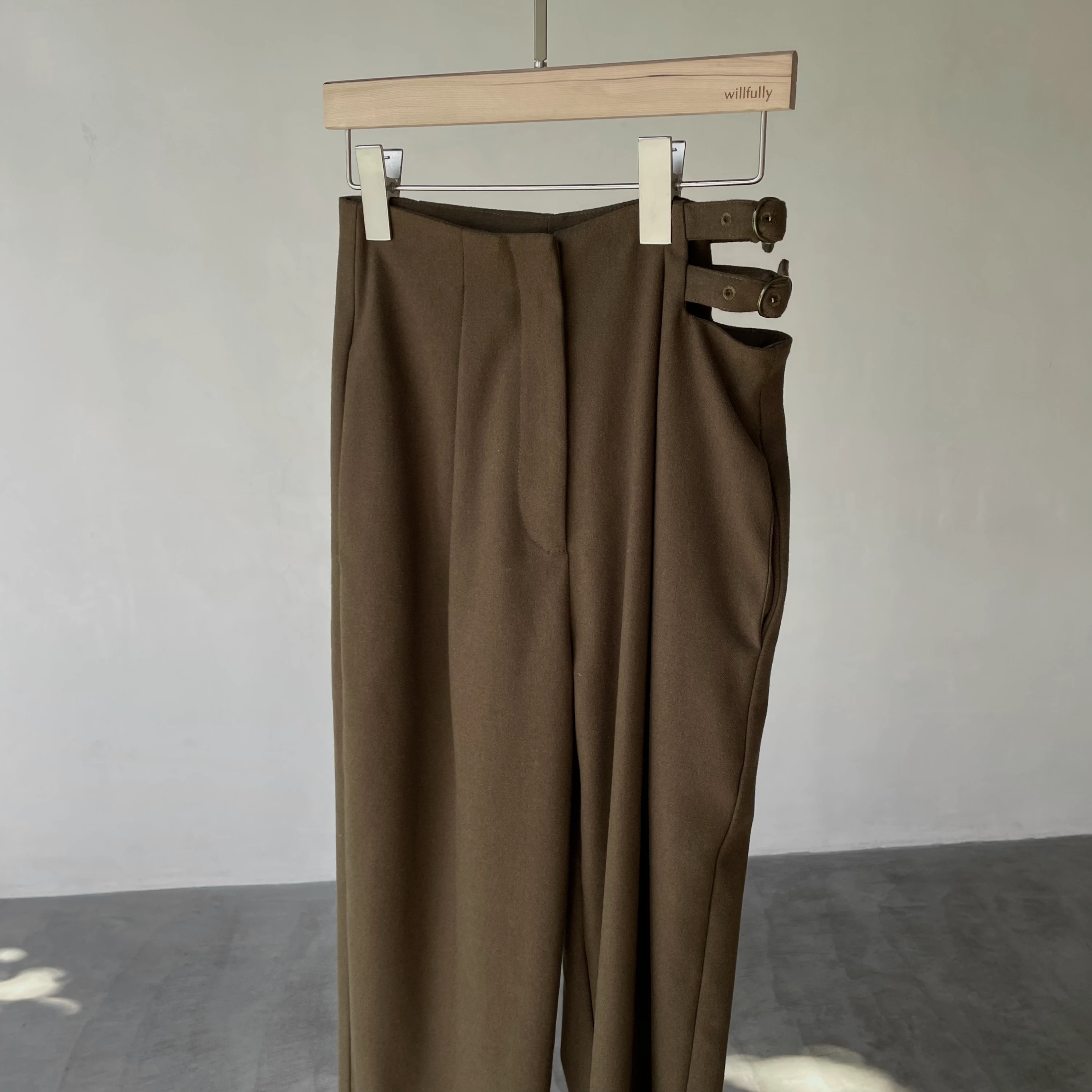 asymmetry side belt pants