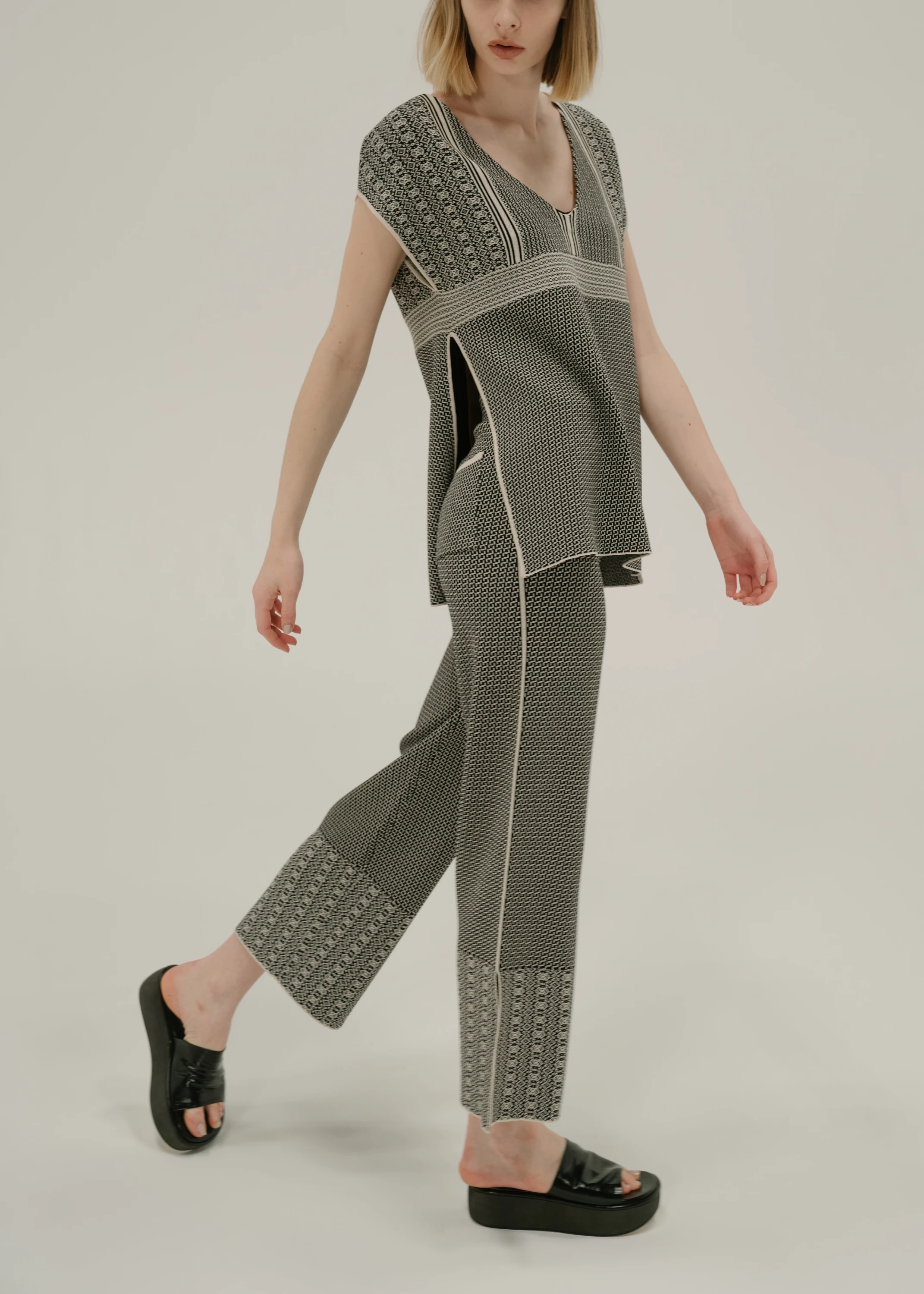willfully】fine pattern jacquard knit PT-