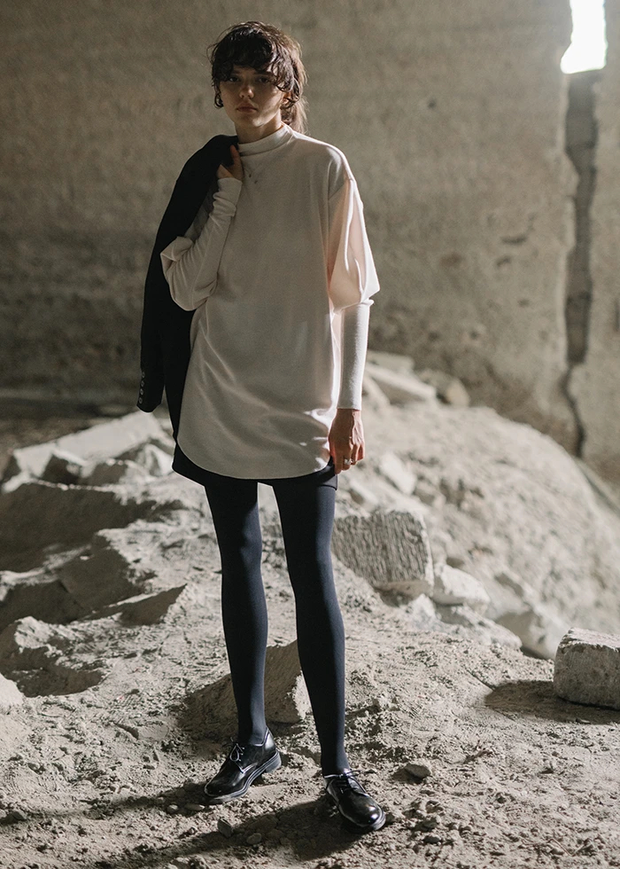 volume sleeve bicolor high neck cut and sew tops / willfully