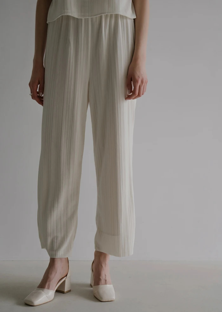 glimmer velour pleats relax PT / willfully（ウィルフリー）のpants