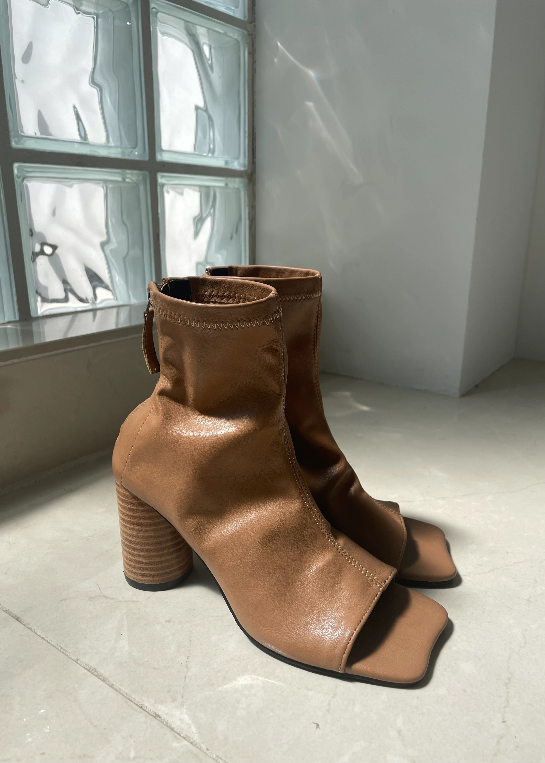 round wood heel boots sandal
