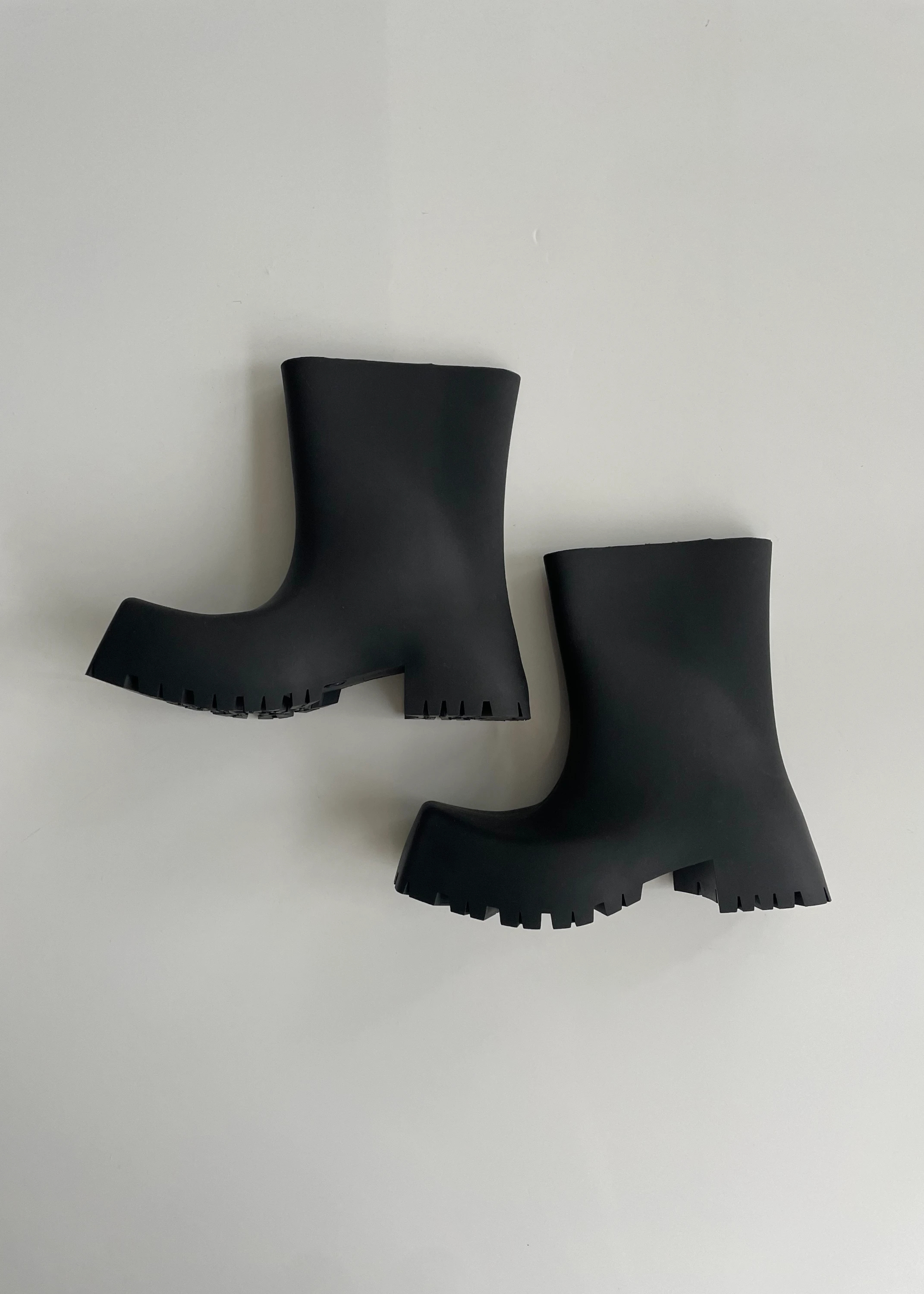 square toe mat rain boots