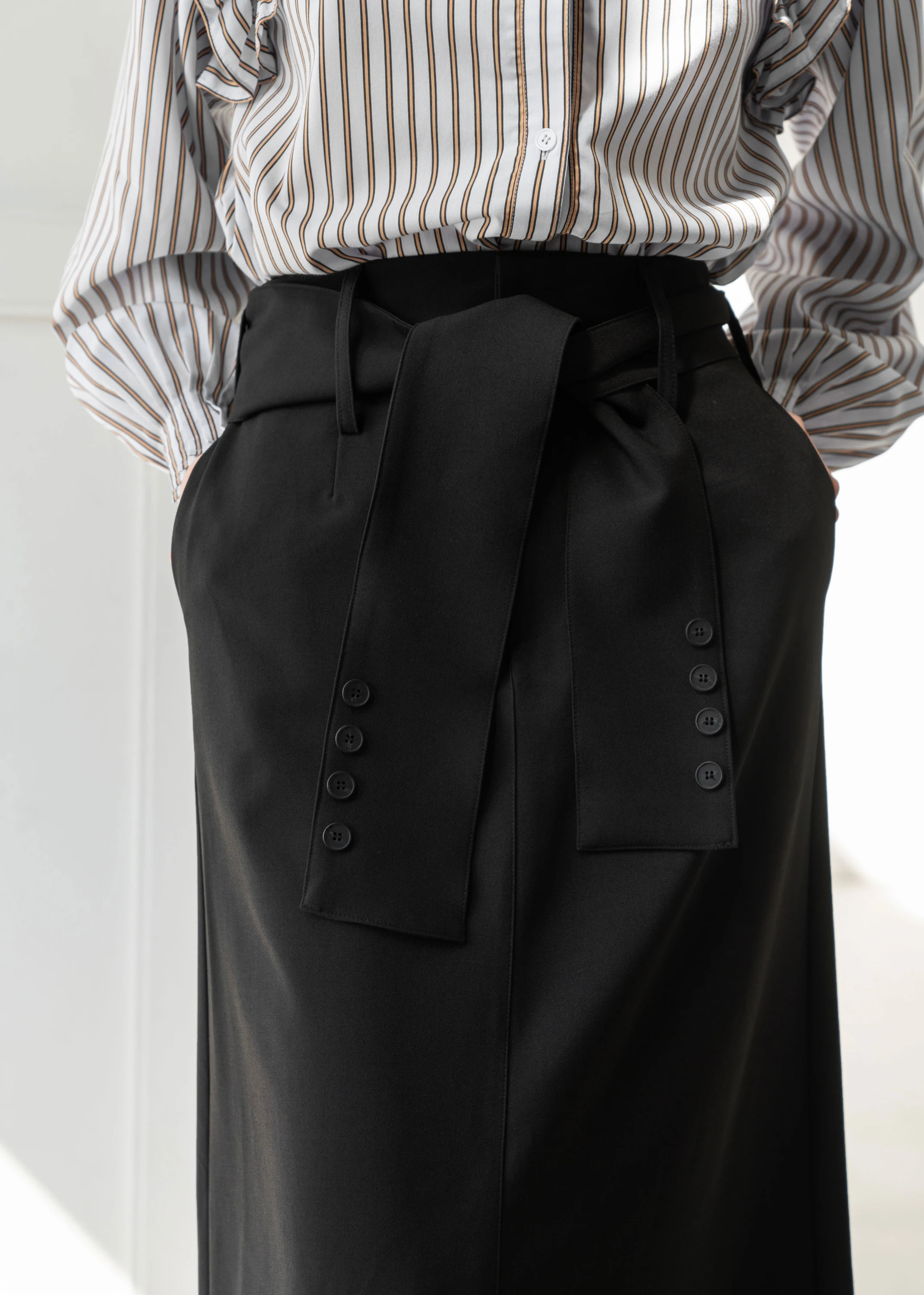 button detail belted front slit SK / willfully（ウィルフリー）の