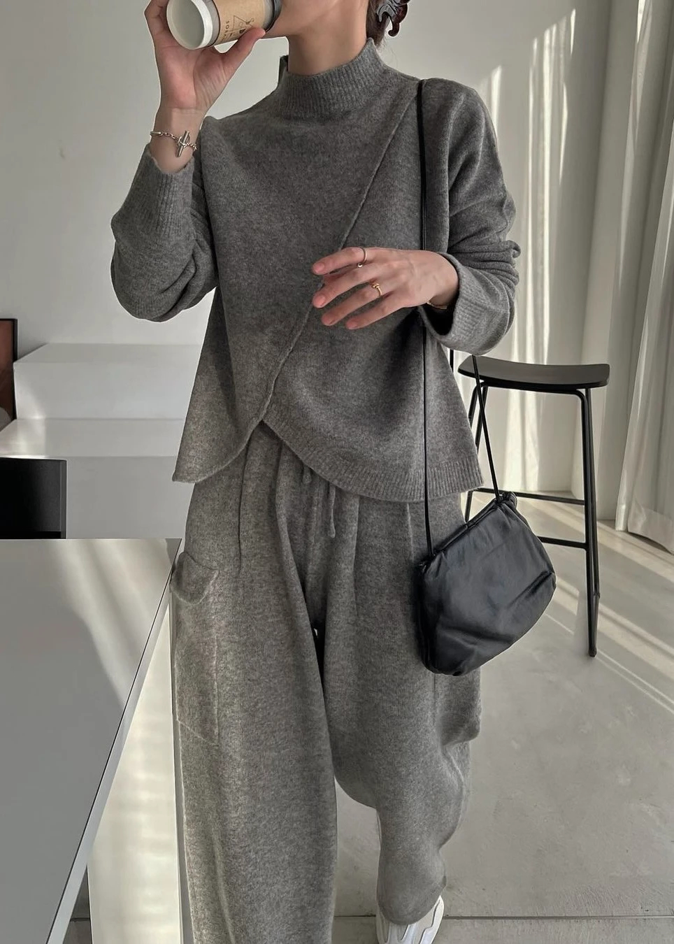 asymmetry finger hole knit