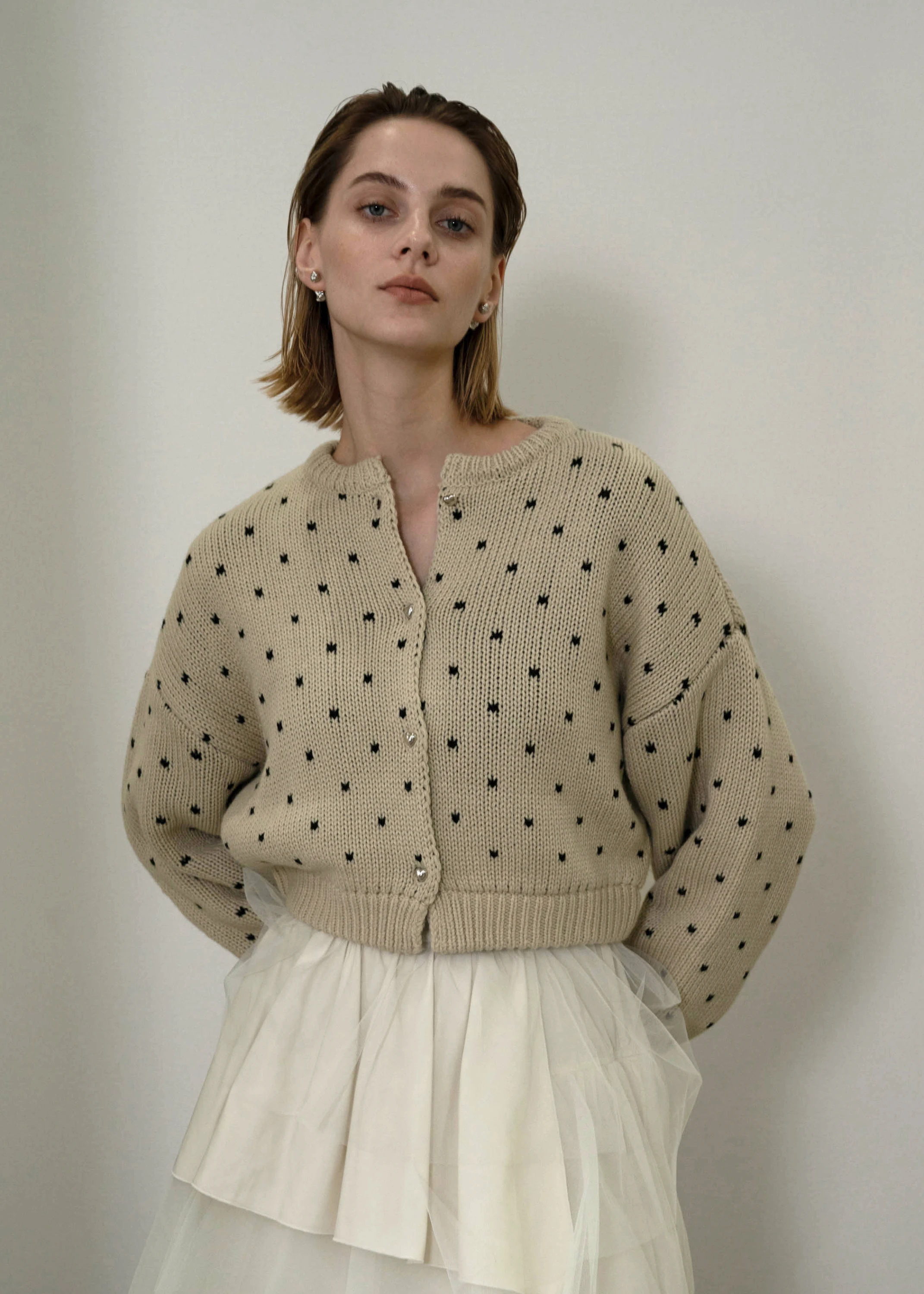 heart dot jacquard reversible cropped knit cardigan / willfully