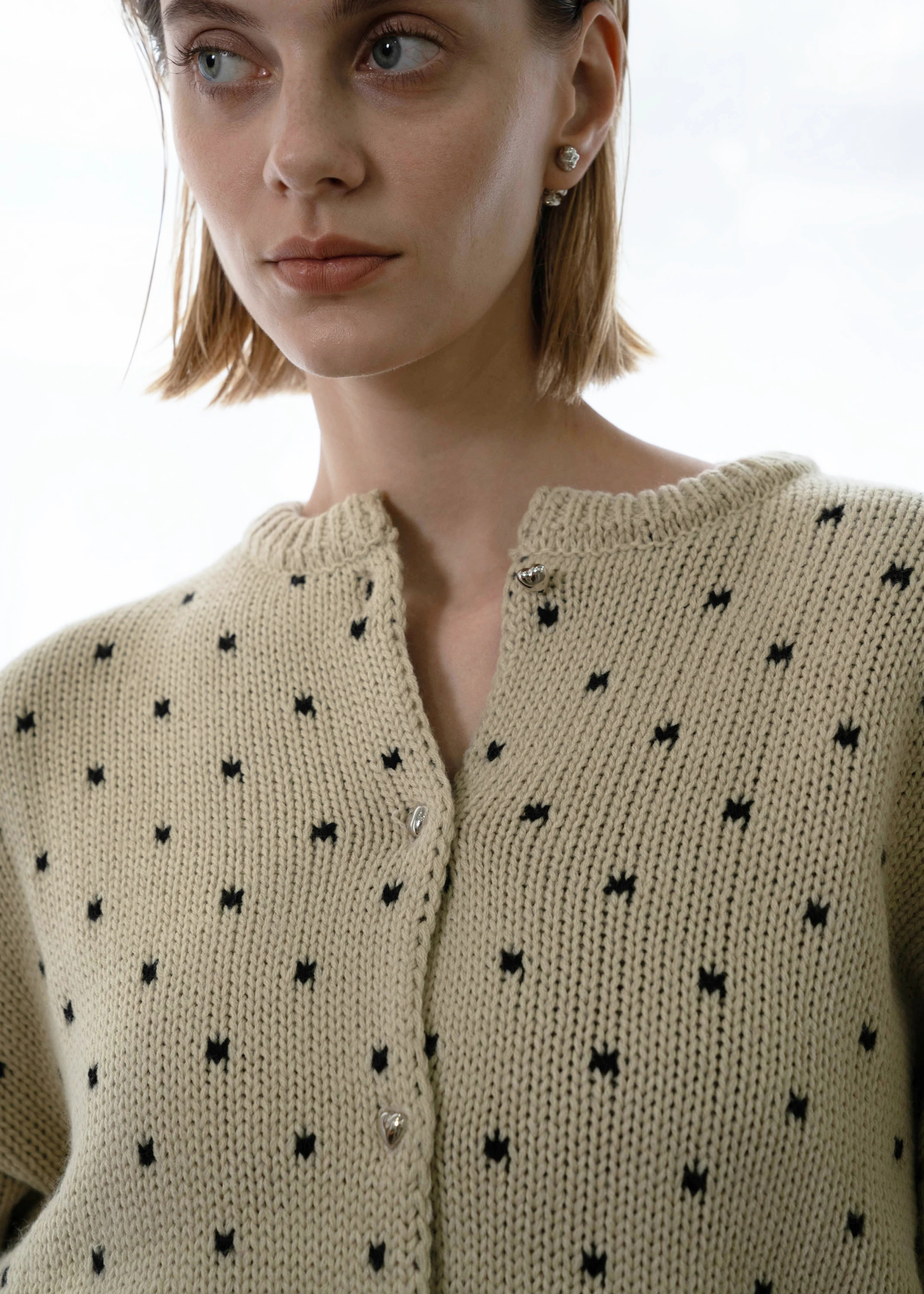 heart dot jacquard reversible cropped knit cardigan / willfully