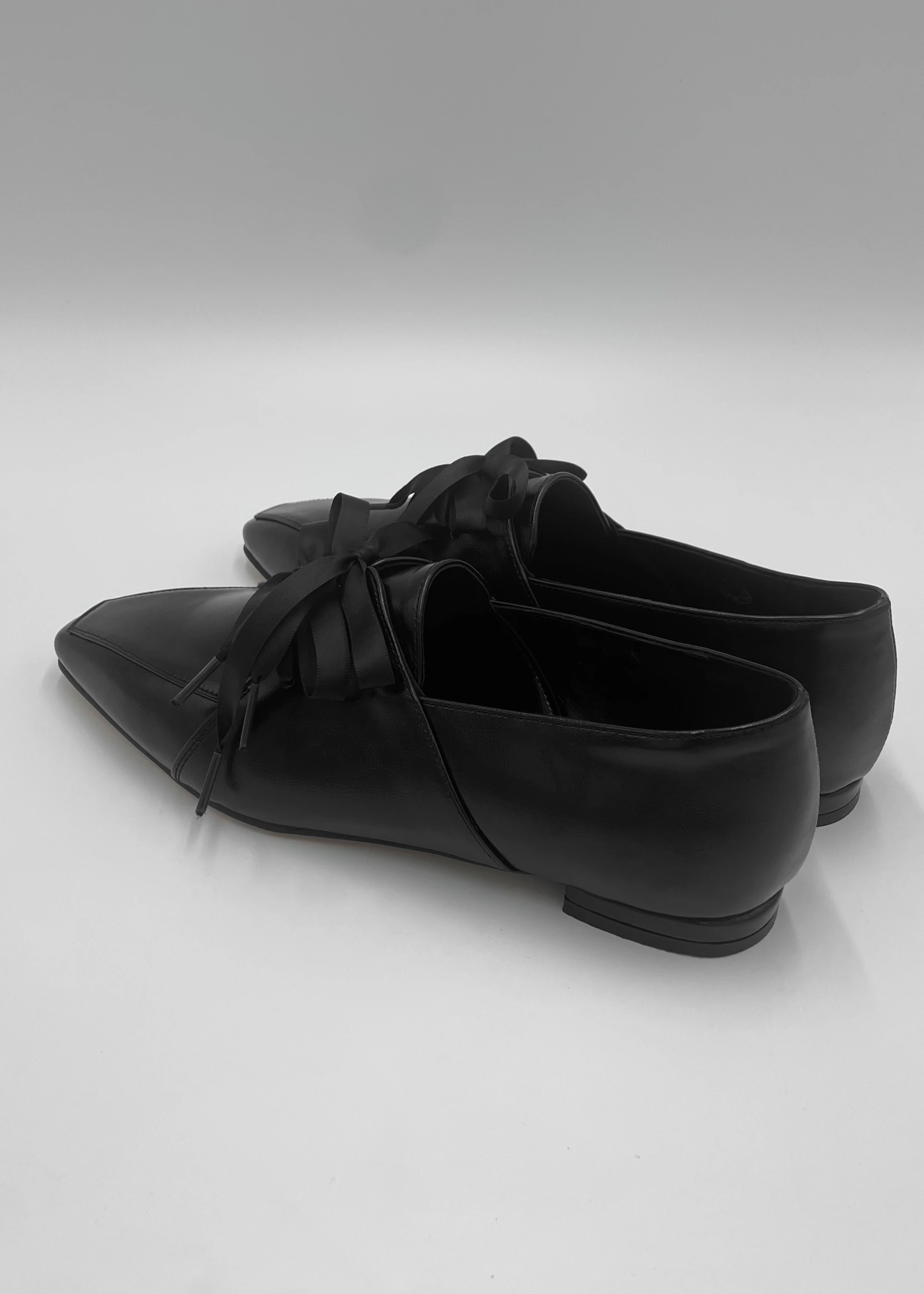 ribbon shoelace loafer