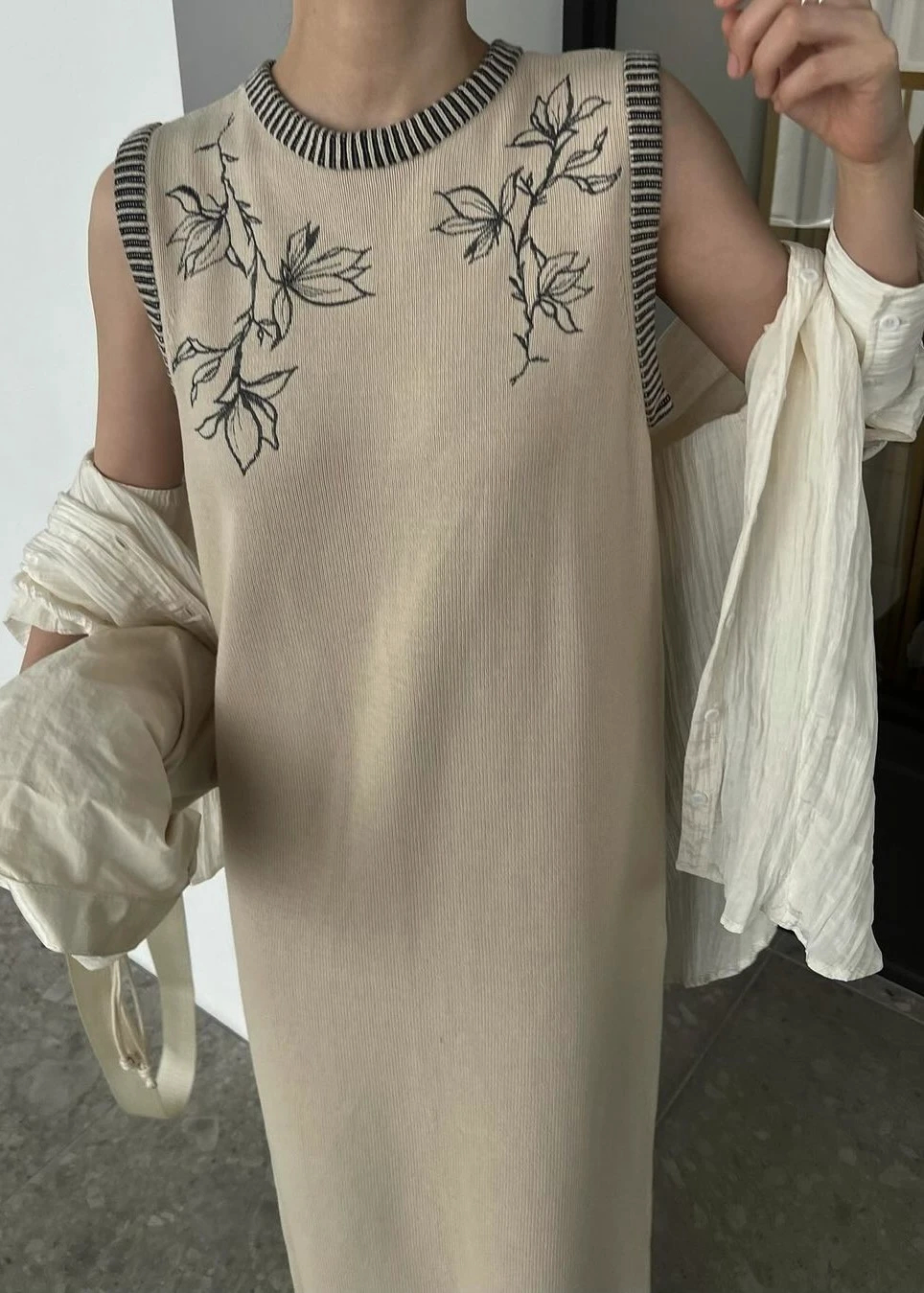 embroidery flower no sleeve knit OP