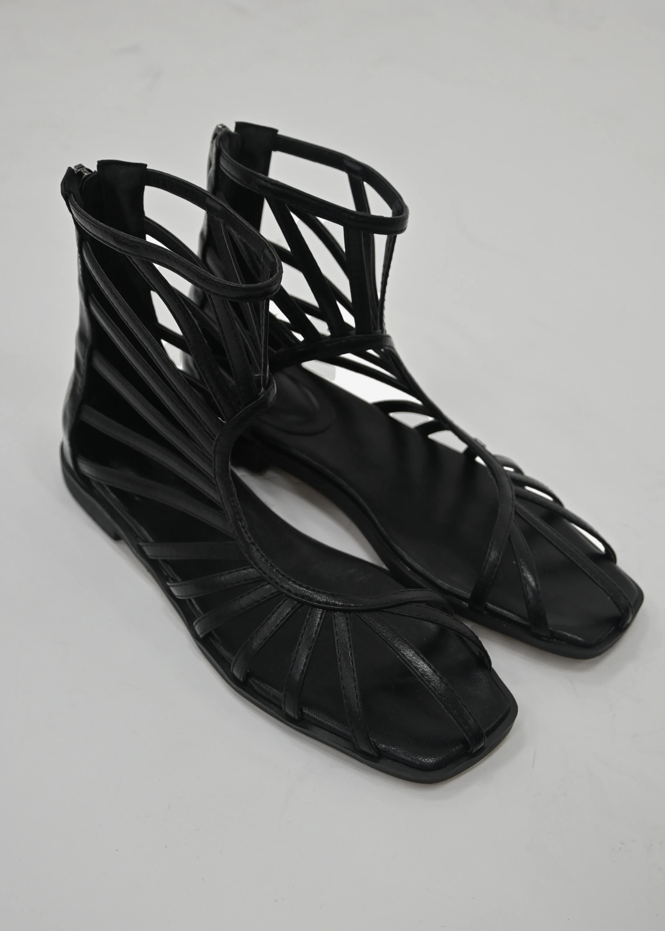 curve hollow out gladiator sandal