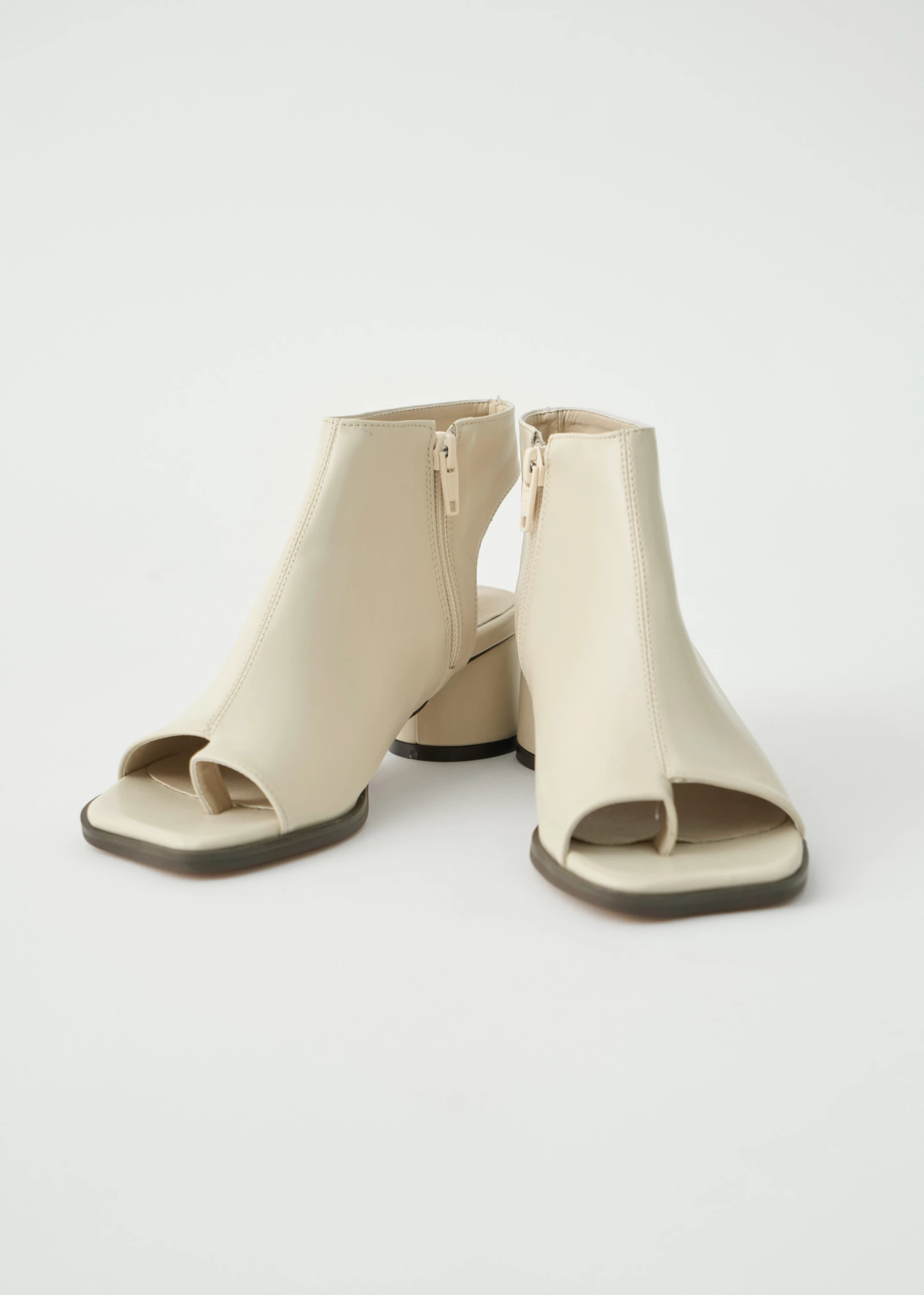 pollex round heel zip sandal / willfully（ウィルフリー）のshoes 